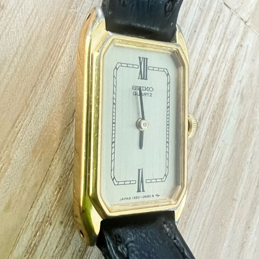 Seiko ladies gold tone octagonal black leather dress watch NEW BATTERY